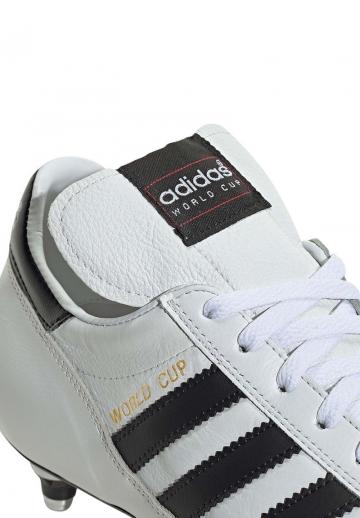 Футбольные бутсы