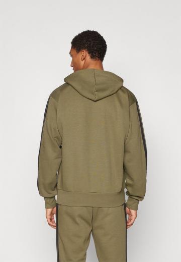 Спортивная кофта