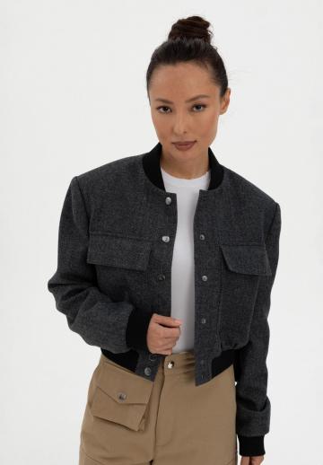 Куртка с накладнымит карманами