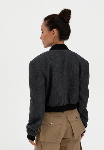 Куртка с накладнымит карманами