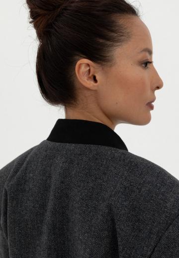 Куртка с накладнымит карманами