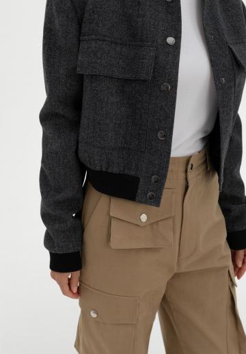 Куртка с накладнымит карманами