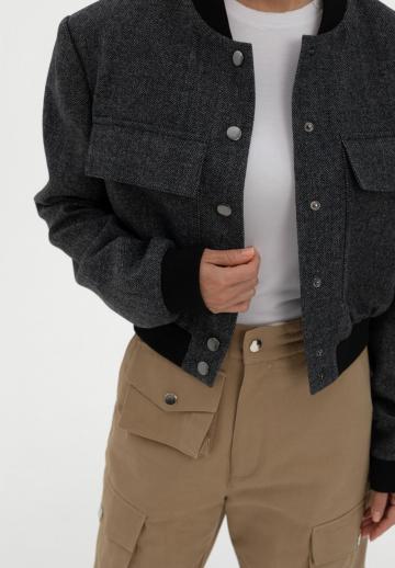 Куртка с накладнымит карманами