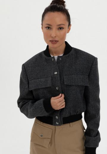 Куртка с накладнымит карманами