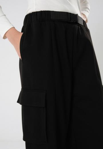 Брюки с накладными карманами