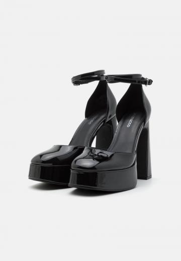 Туфли на высоком каблуке