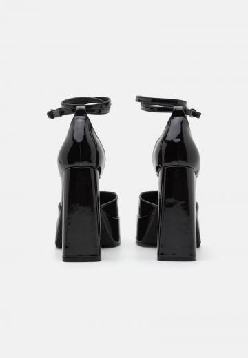 Туфли на высоком каблуке