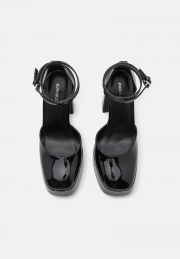 Туфли на высоком каблуке