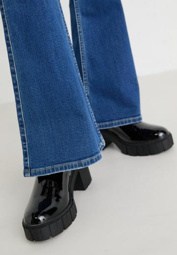 Высокие сапоги