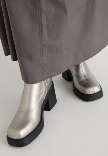 Полусапожки на высоком каблуке