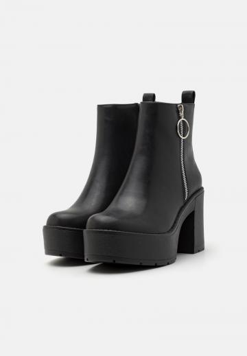 Полусапожки на высоком каблуке