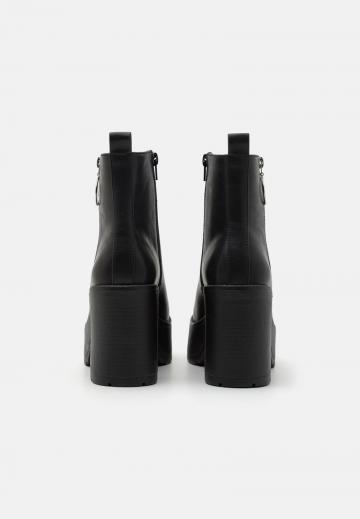 Полусапожки на высоком каблуке