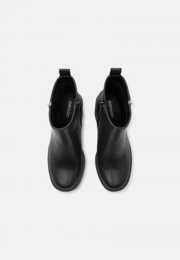 Полусапожки на высоком каблуке