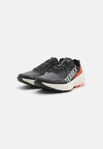 Беговые кроссовки