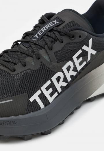 Беговые кроссовки