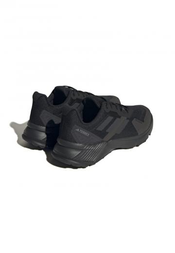 Походные кроссовки