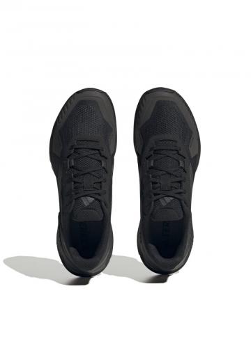 Походные кроссовки