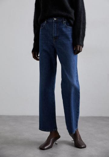 Джинсы бойфренда