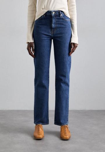 Прямые джинсы