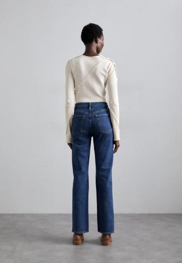 Прямые джинсы
