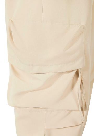 Брюки с накладными карманами