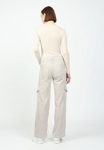 Брюки с накладными карманами