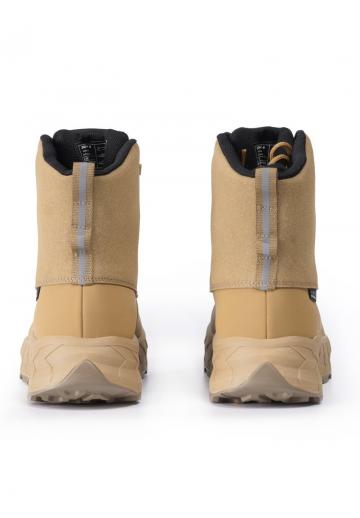 Спортивные сапоги