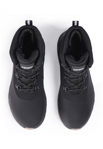 Спортивные сапоги