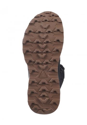 Спортивные сапоги