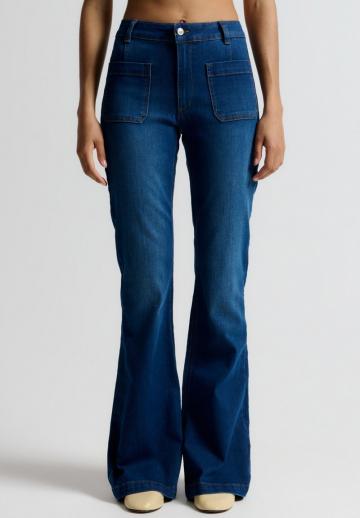 Клешеные джинсы