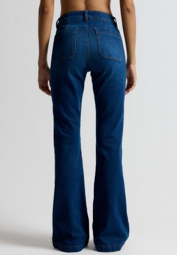 Клешеные джинсы