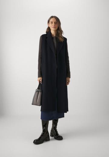 Длинный жилет