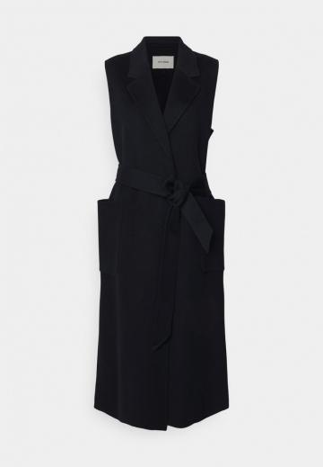 Длинный жилет