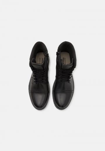 Ботинки на шнуровке