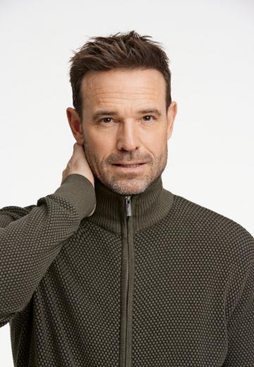 Вязаная кофта