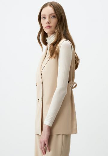 Длинный жилет