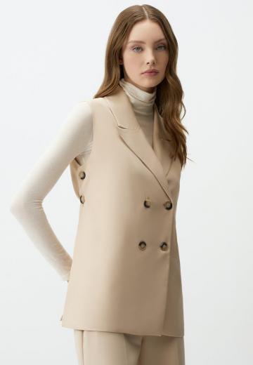 Длинный жилет