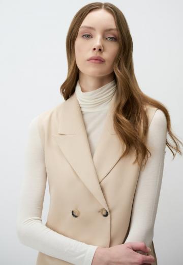 Длинный жилет