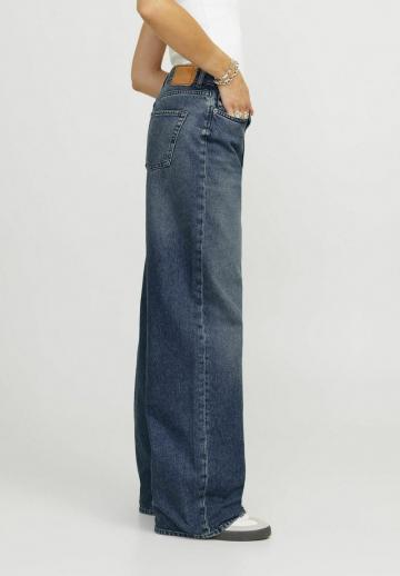 Свободные джинсы