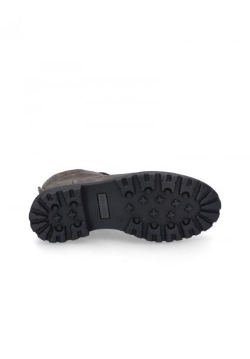 Ботинки на шнуровке