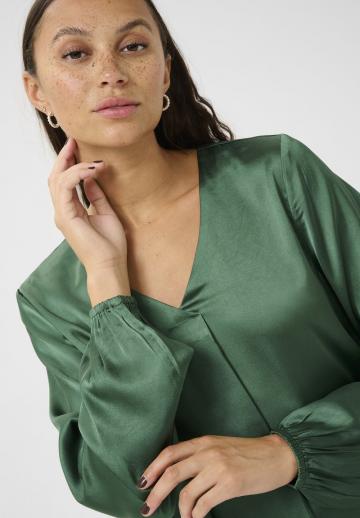 Атласная блузка