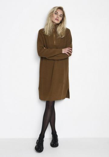 Вязаное платье