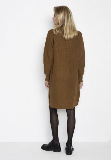 Вязаное платье