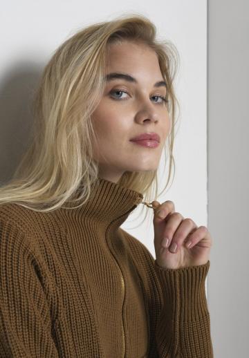 Вязаное платье