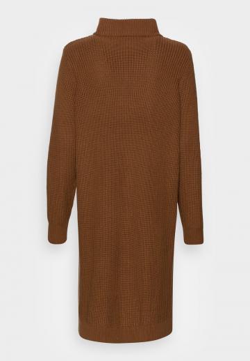 Вязаное платье