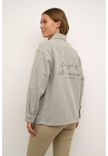 Куртка с накладнымит карманами