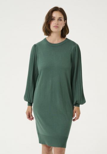 Вязаное платье