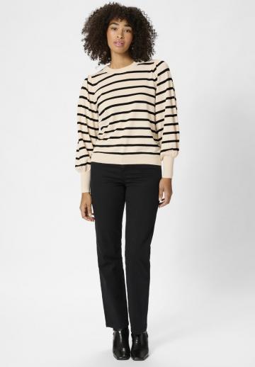 Пуловер в полоску