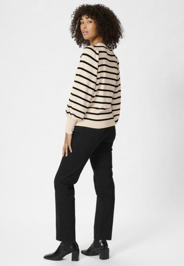 Пуловер в полоску