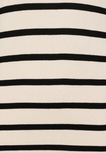 Пуловер в полоску